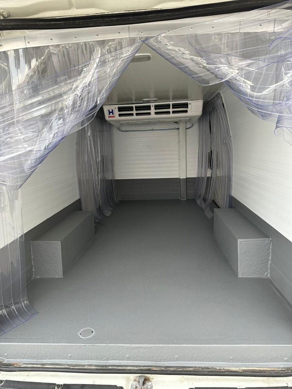 Freezer van with Thermo King unit for frozen goods transport in Dubai